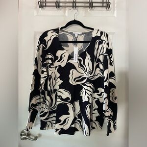 Chico's Black and Cream Abstract V-Neck Knit Top